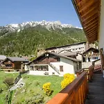 Appartement De Standing Avec Balcon Et Wifi A Chamonix - Fr-1-343-176