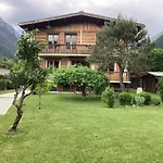 Maison Chaleureuse Avec Une Vue Sur Le Mont Blanc