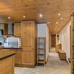 Apartment Villa Vallet 1, Alpes Travel, Chamonix Old Town, Sleeps 6