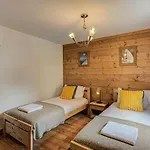 Apartment Villa Vallet 1, Alpes Travel, Chamonix Old Town, Sleeps 6