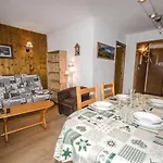 Appartement Avec Balcon, Parking Exterieur Et Wifi A Chamonix - Fr-1-343-245