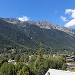 Grand 3 Pieces A Chamonix Avec Balcon Et Parking - Fr-1-517-15