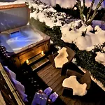 Chalet Cristalliers - 5 Bedroom Luxury Chalet In Central Chamonix With Log Fire And Hot Tub