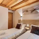 Apartment Alpes V - Alpes Travel - Central Chamonix - Sleeps 5
