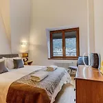 Apartment Alpes V - Alpes Travel - Central Chamonix - Sleeps 5