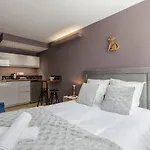 Beautiful Mountain View Studio By The Lake