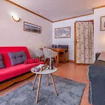 Petite Jardin: Residence Via Des Traz B