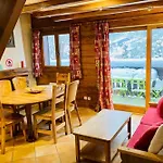Mont Blanc View Apt In The Heart Of Chamonix