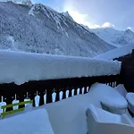 Mont Blanc View Apt In The Heart Of Chamonix