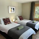 3 Bedrooms, Whole Floor, New Kitchen, Town Centre