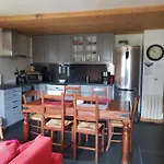 Bel Appartement , Son Jardin Et Le Lac