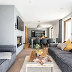 Le Globe Argentiere Chamonix - By Emerald Stay