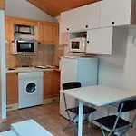 Charmant 2 Pieces Renove Avec Balcon, Wifi Et Parking, Proche Centre Et Commerces - Fr-1-517-66