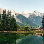 Villa Loppe - Chamonix Mountain Four-Bedroom Hidden Gem