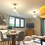 Appartement Style Chalet Avec Grande Terrasse Et Parking Prive