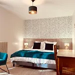 Appartement Style Chalet Avec Grande Terrasse Et Parking Prive