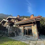 Chalet Skis Aux Pieds Avec 3 Chambres Et Terrasse A Chamonix - Fr-1-343-225