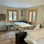3 Bedrooms, Whole Floor, New Kitchen, Town Centre