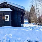 Snowflake Cottage With Garden