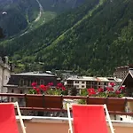Charmant 2 Pieces Au Centre Avec Terrasse Et Garage A Chamonix - Fr-1-517-41