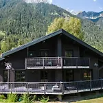 Demi-Chalet Cosy Avec Terrasses, Wifi Et Parking A Chamonix - Fr-1-343-228