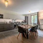 Appartement Moderne Avec Sauna, Balcon Et Parking A Chamonix - Fr-1-343-246