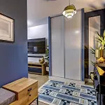 White Pearl Apartments