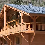 Large Chalet For 10 With Beautiful Garden