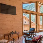 Large Chalet For 10 With Beautiful Garden