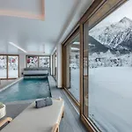 Chalet De Luxe Avec Piscine Interieure Et Sauna, Proche Chamonix - Fr-1-343-261
