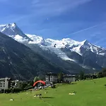 Terrasse Sur Le Mont Blanc