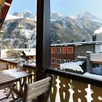 Chalet Suisse - Alpes Travel - Central Chamonix - Sleeps 4