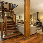Villa Loppe - Chamonix Mountain Four-Bedroom Hidden Gem