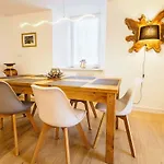 APARTMENT CLOS DES ROCHES - Chamonix Les Praz - Sleeps 4