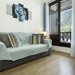 Apartment Forclaz 4B - Alpes Travel - Central Chamonix - Sleeps 4