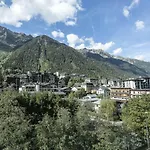 Apartment Forclaz 4B - Alpes Travel - Central Chamonix - Sleeps 4