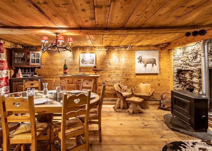 Chalet Pele - Alpes Travel - Central Chamonix - Sleeps 11