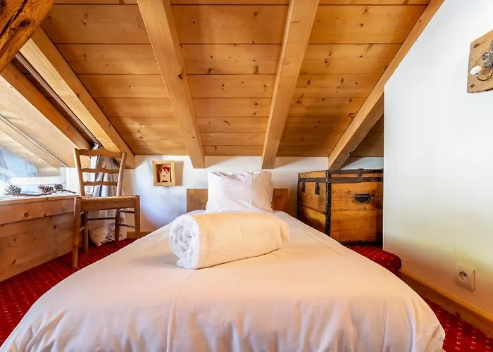 Chalet Pele - Alpes Travel - Central Chamonix - Sleeps 11