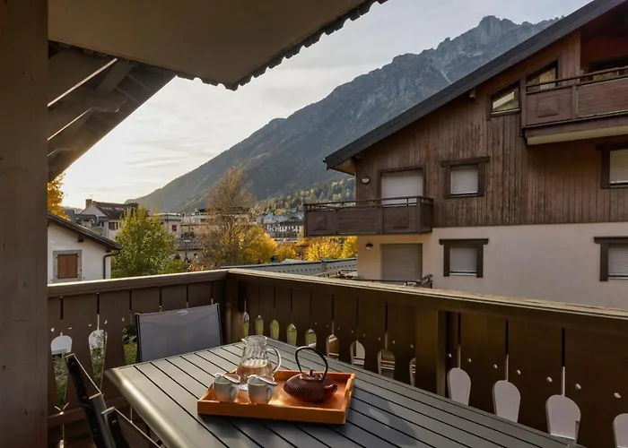Grepon -City Center - Free Swimming Pool, Sauna, Gym - Free Parking - By Cozee Rentals