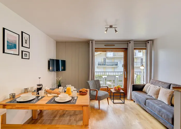 Apartment Fermes du Montenvers B11 - Alpes Travel - Central Chamonix - sleeps 4-5