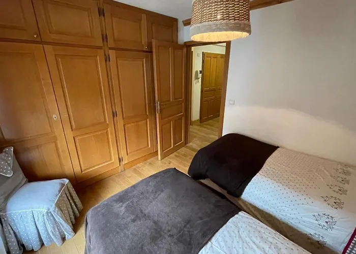Large Apartment In Chamonix - Close To The Slopes