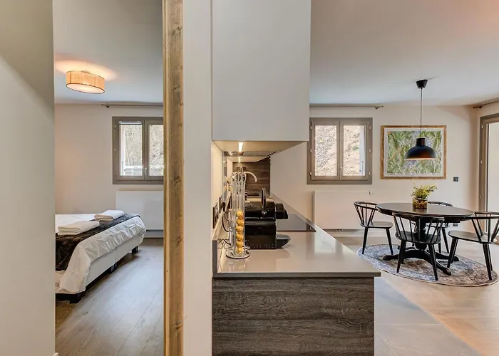 White Pearl A02 - Alpes Travel - Chamonix - Sleeps 4
