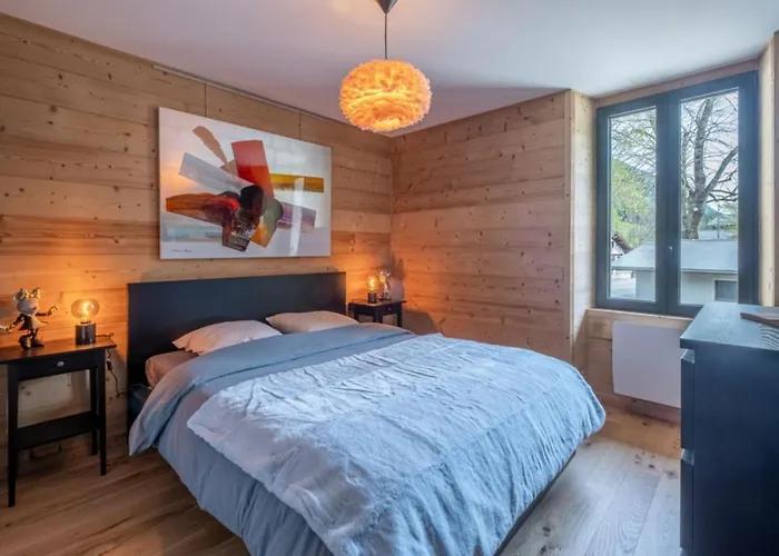 Newly Renovated Apartment With Mont Blanc View