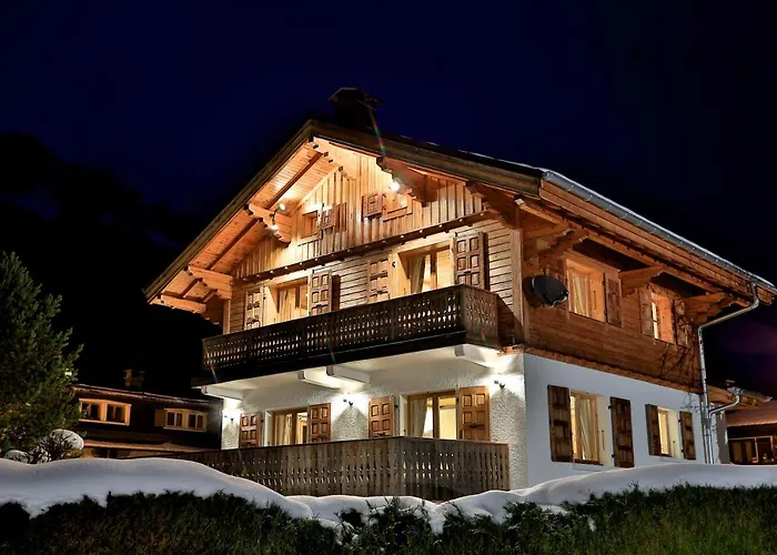 Chalet Cristalliers - 5 Bedroom Luxury Chalet In Central Chamonix With Log Fire And Hot Tub