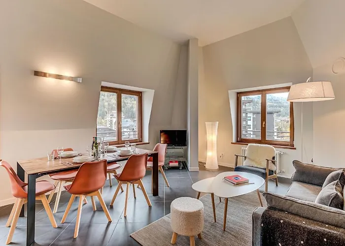 Apartment Alpes V - Alpes Travel - Central Chamonix - Sleeps 5