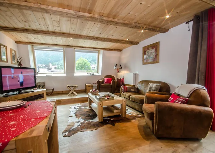 Superbe Appartement 3 Etoiles A Chamonix, 2 Chambres, Balcon, Cheminee Deco, Parking Et Wi-Fi - Fr-1-343-197