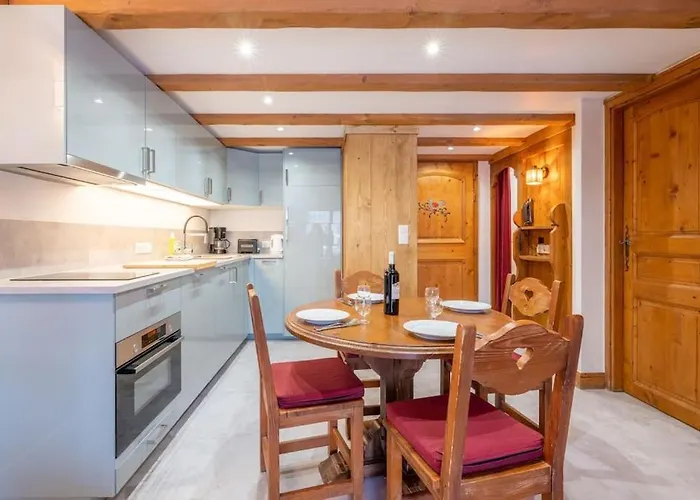 Le Cristal - Central Apartment Close To The Slopes & Free Parking - By Cozee Rentals