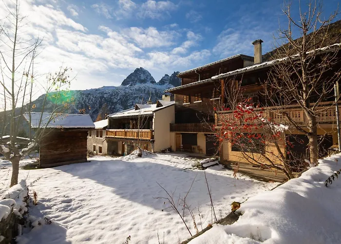 Le Chalet Au Tour Ski In-Ski Out - Happy Rentals