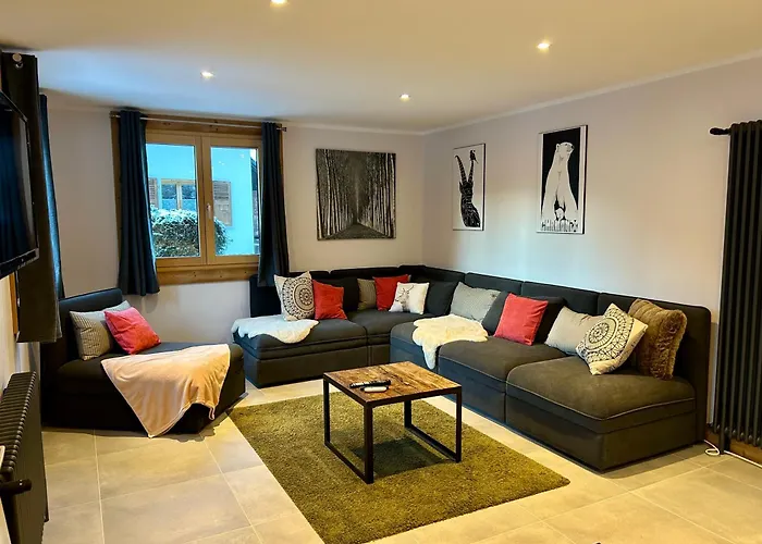 4 Bedroom, 4 Bathroom, Hot Tub, Chamonix Centre