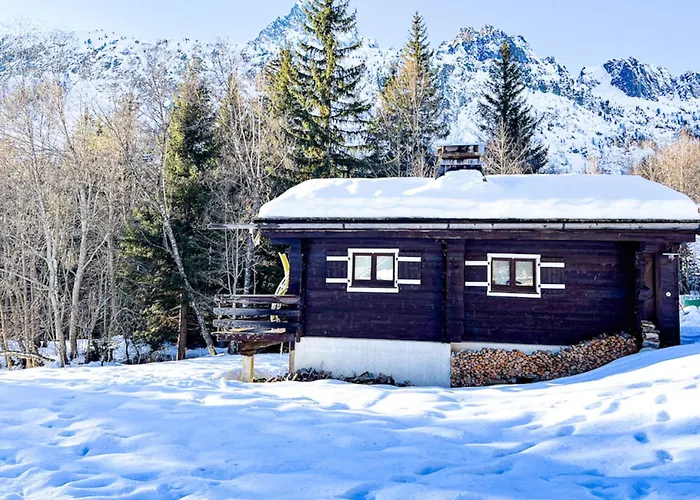 Snowflake Cottage With Garden